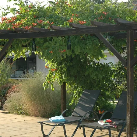 Vakantiehuis Cosy Pres Du Mans Avec Jardin, Piscine Et Parking, Ideal Pour 4 Pers. - Fr-1-410-388 *