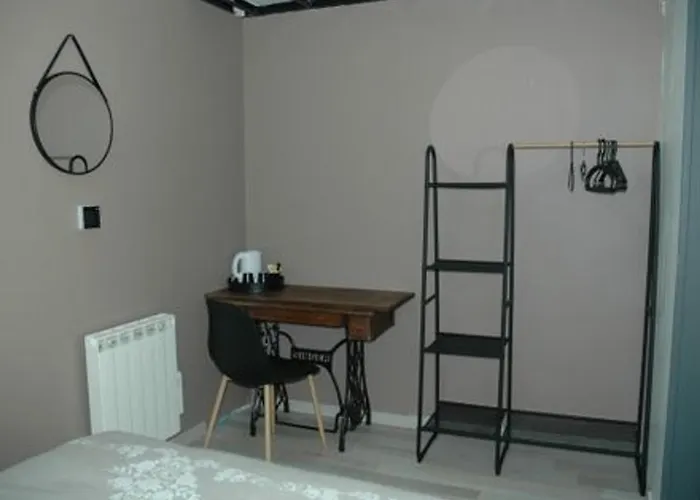 Cosy Près Du Mans Avec Jardin, Piscine Et Parking, Idéal Pour 4 Pers. - Fr-1-410-388 *