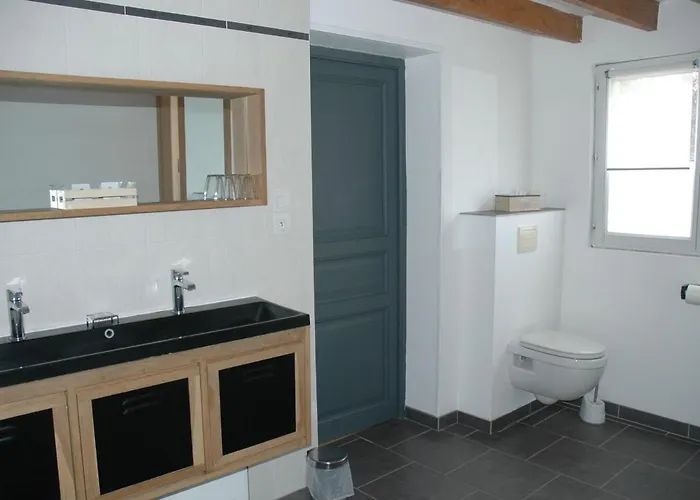 Casa vacanze Cosy Près Du Mans Avec Jardin, Piscine Et Parking, Idéal Pour 4 Pers. - Fr-1-410-388 *