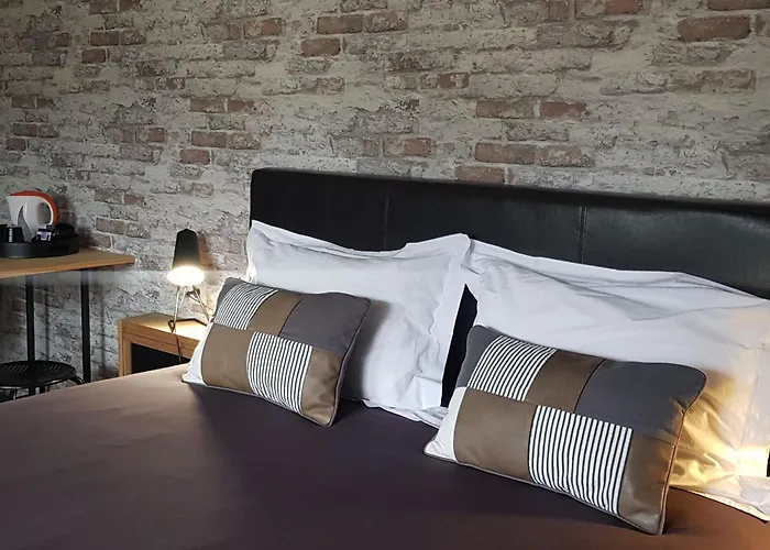 Cosy Près Du Mans Avec Jardin, Piscine Et Parking, Idéal Pour 4 Pers. - Fr-1-410-388 * Changé