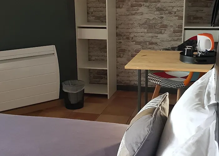 Cosy Près Du Mans Avec Jardin, Piscine Et Parking, Idéal Pour 4 Pers. - Fr-1-410-388