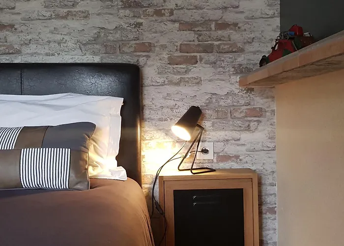 Cosy Près Du Mans Avec Jardin, Piscine Et Parking, Idéal Pour 4 Pers. - Fr-1-410-388 *